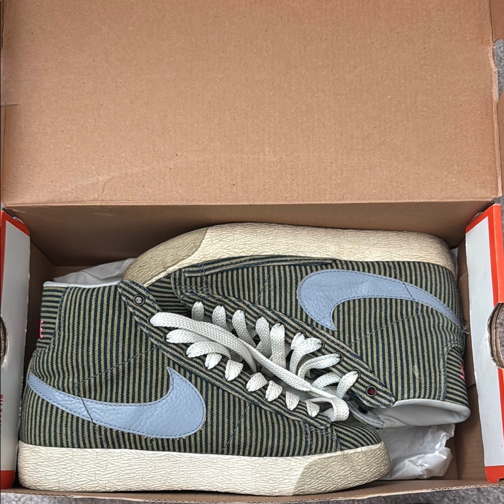 Nike pin Striped blazers Sneakers